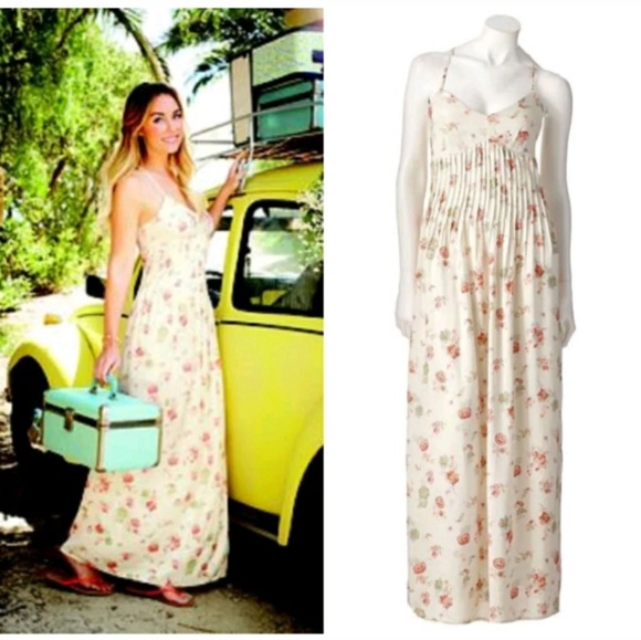 LC Lauren Conrad Dresses & Skirts - NWT LC LAUREN CONRAD Floral Pintuck Maxi Dress